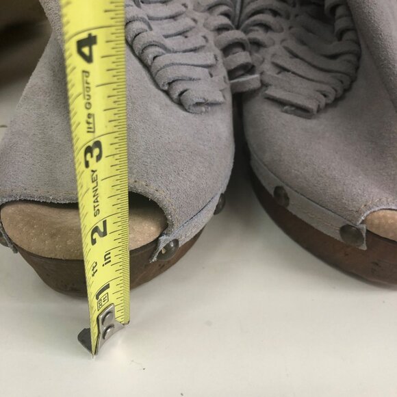 Sbicca Gray Suede Peep-Toe Fringe Wedge Sandals 5” Wooden Heel Size 10 M Boho - Picture 16 of 16